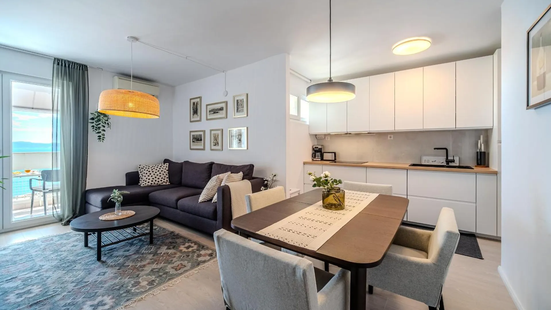 Apartment Zest Split